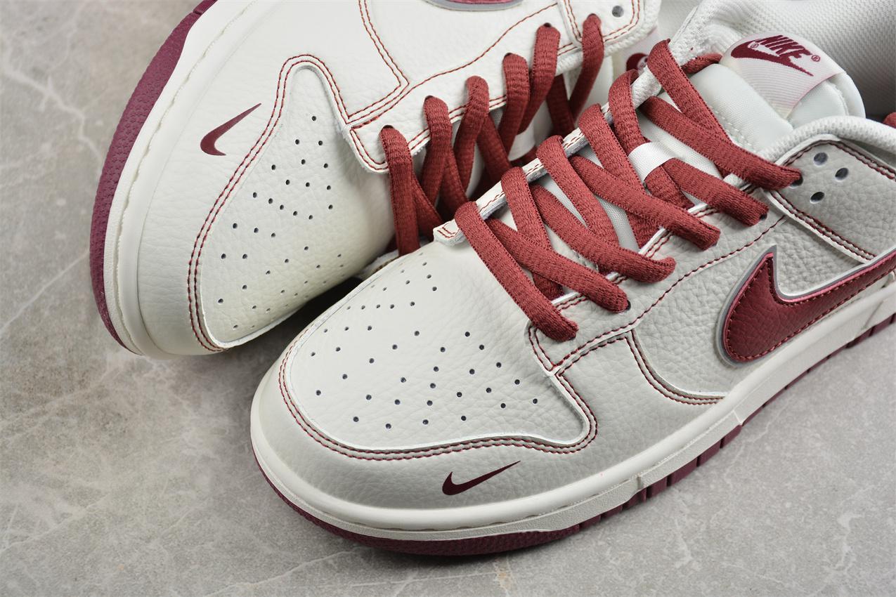 The North Face x Nike SB Dunk Low Supreme "White/Red" фото № 7