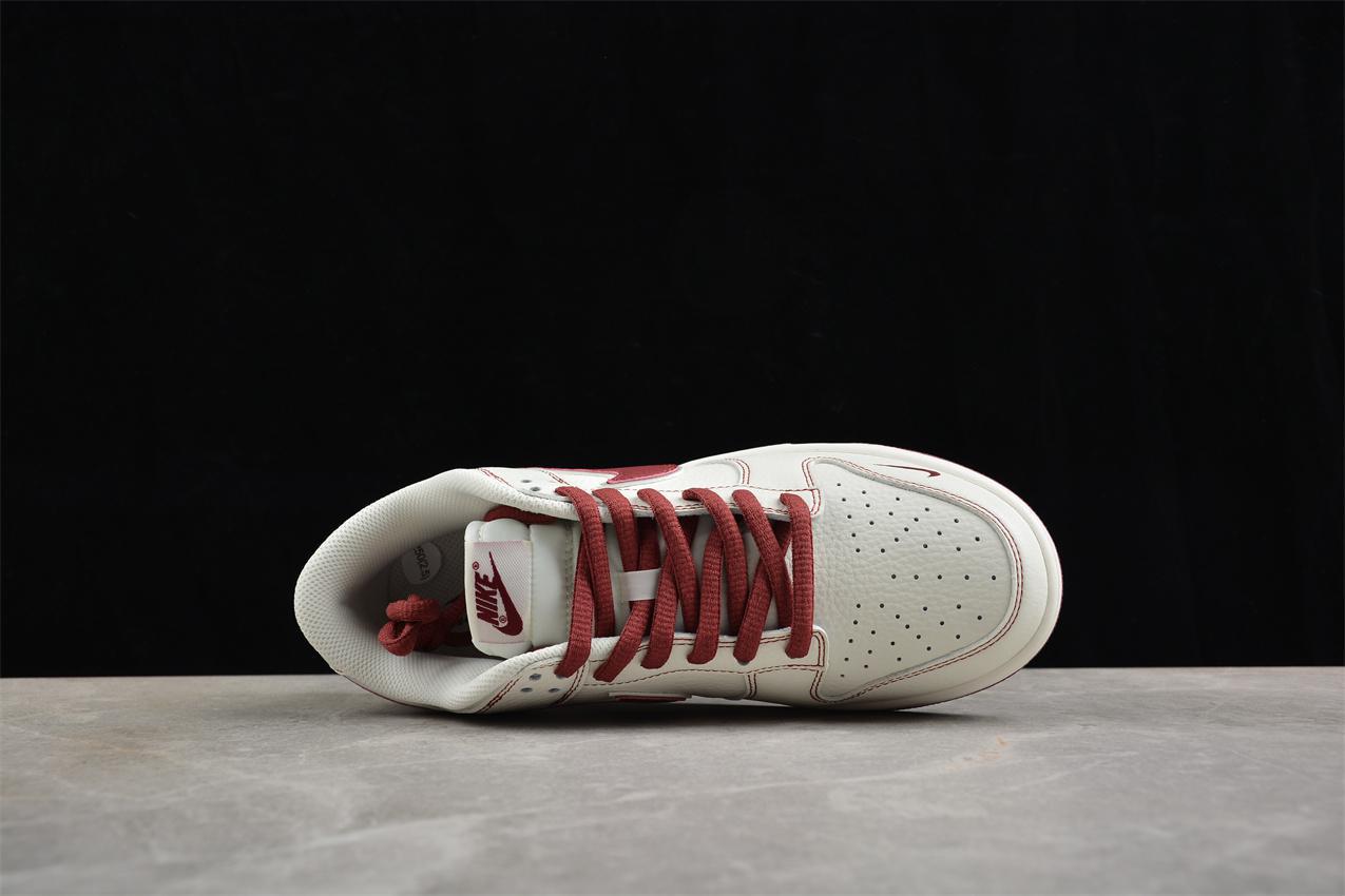 The North Face x Nike SB Dunk Low Supreme "White/Red" фото № 3