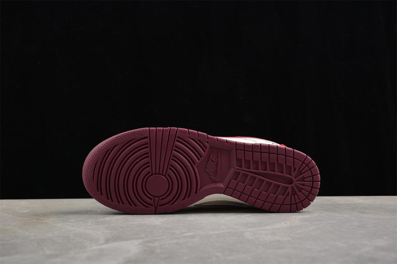 The North Face x Nike SB Dunk Low Supreme "White/Red" фото № 4