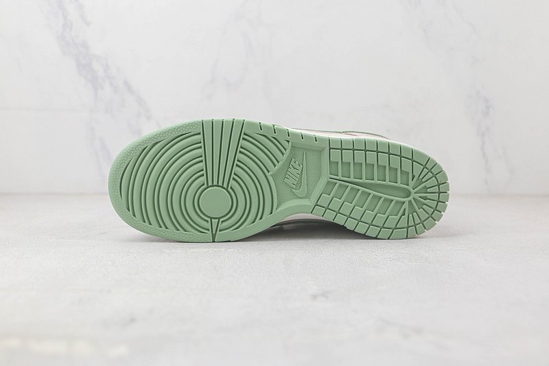 Otomo Katsuhiro x Nike SB Dunk Low "Grey with Green" фото № 9