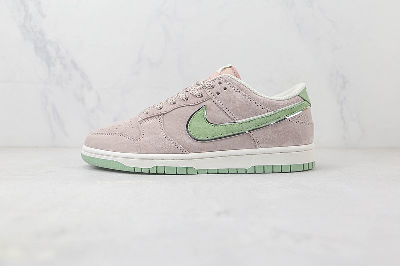 Otomo Katsuhiro x Nike SB Dunk Low "Grey with Green" фото № 2