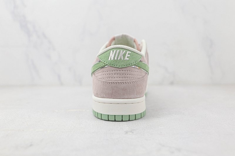 Otomo Katsuhiro x Nike SB Dunk Low "Grey with Green" фото № 8