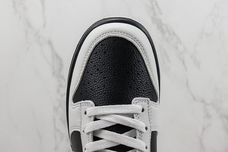 Nike Dunk Low Retro "Reverse Panda" фото № 3