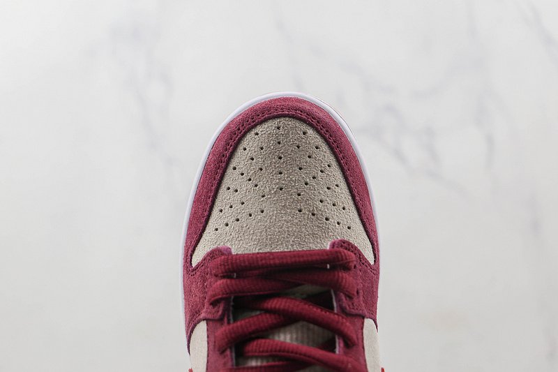 Nike SB Dunk Low "Skate Like a Girl" фото № 3