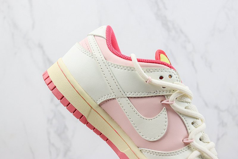 Nike Dunk Low "Strawberry/White/Cream" фото № 3