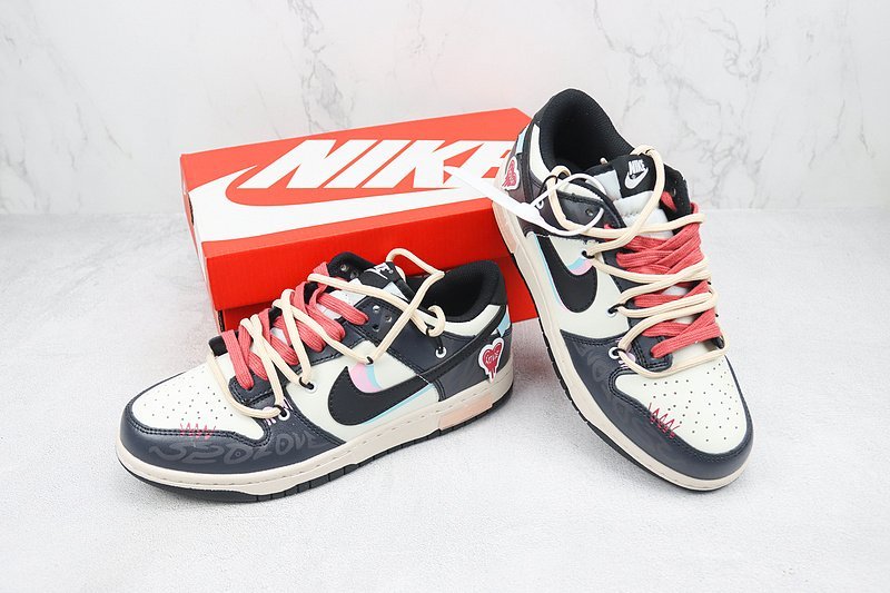 Nike Dunk Low Custom "Love" фото № 7