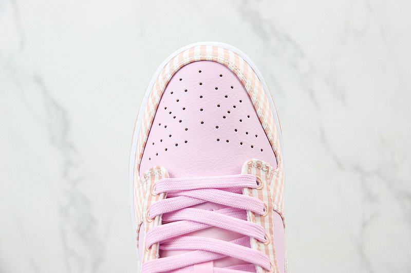 Nike Dunk Low "Pink Gingham" фото № 4