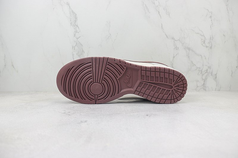 Otomo Katsuhiro x Nike Dunk Low "Desert Sand/Matte Brown" фото № 8