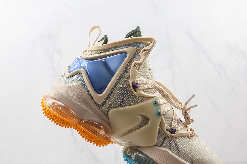 Nike LeBron 19 "Minneapolis Lakers" фото № 4