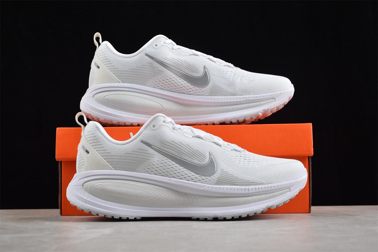 Nike Vomero 18 "White Photon Dust" фото № 9