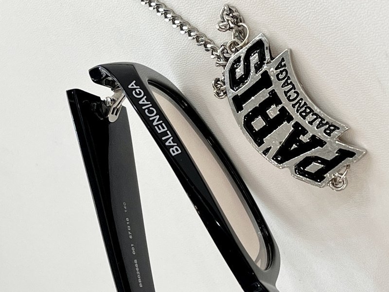 Солнцезащитные очки Balenciaga Rectangle Shaped And Front Inscription "Black/Gray" фото № 3