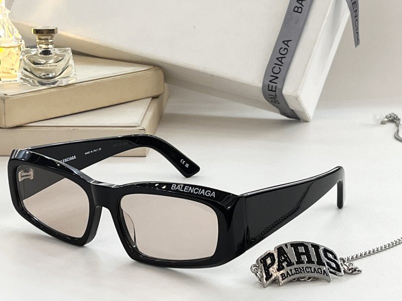 Солнцезащитные очки Balenciaga Rectangle Shaped And Front Inscription "Black/Gray" фото № 4