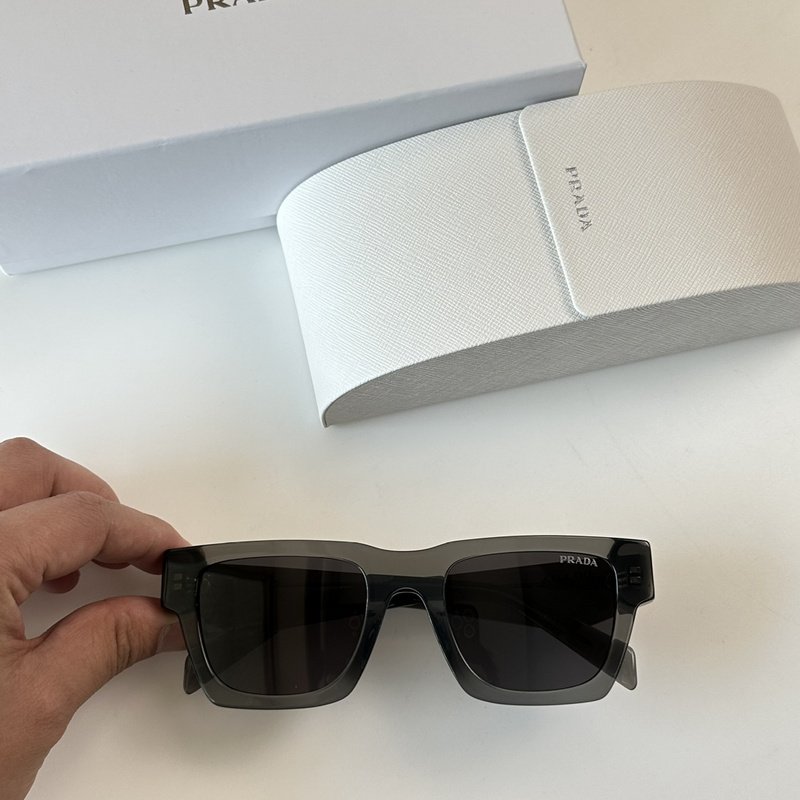 Солнцезащитные очки Prada White Inscription On Side "Gray" фото № 2