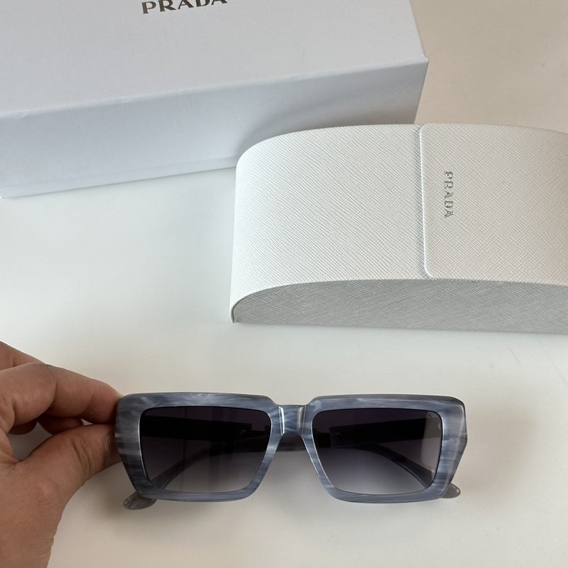 Солнцезащитные очки Prada Big Logo White Letters In Red Rectangle On Frame "Gray" фото № 2