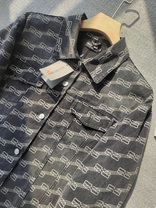 Джинсовая Куртка Balenciaga With A Branded Print "Black/Gray" фото № 7