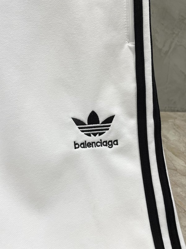 Штаны Balenciaga X Adidas With Stripes On The Sides "White" фото № 2