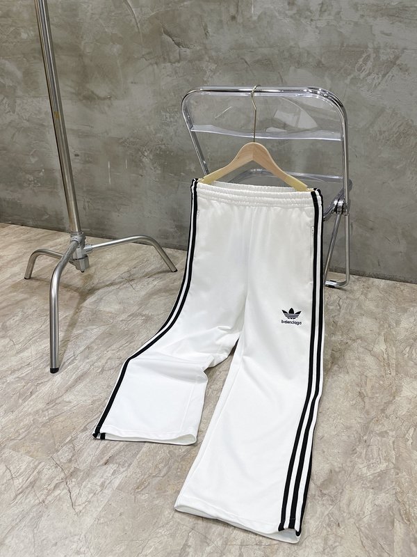 Штаны Balenciaga X Adidas With Stripes On The Sides "White" фото № 4