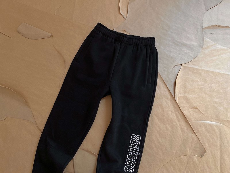 Спортивные штаны Stussy Vertical Wide Inscription "Black" фото № 9