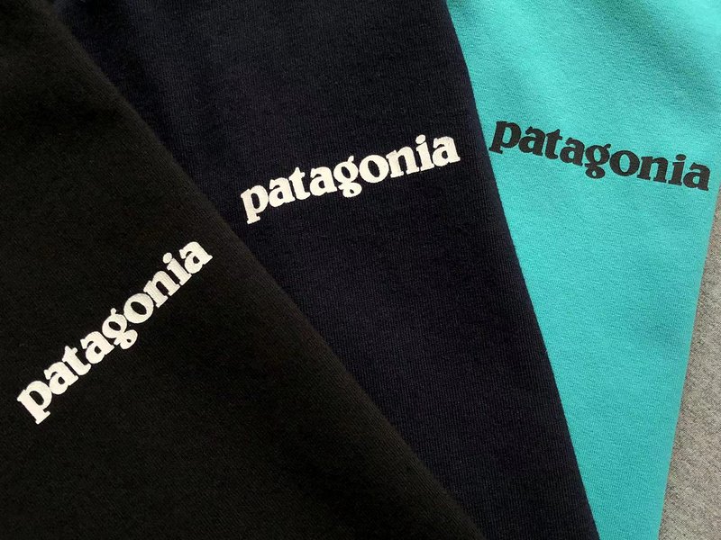 Лонгслив Patagonia Plain Background With Mountain View Inside Rectangle "Navy" фото № 5