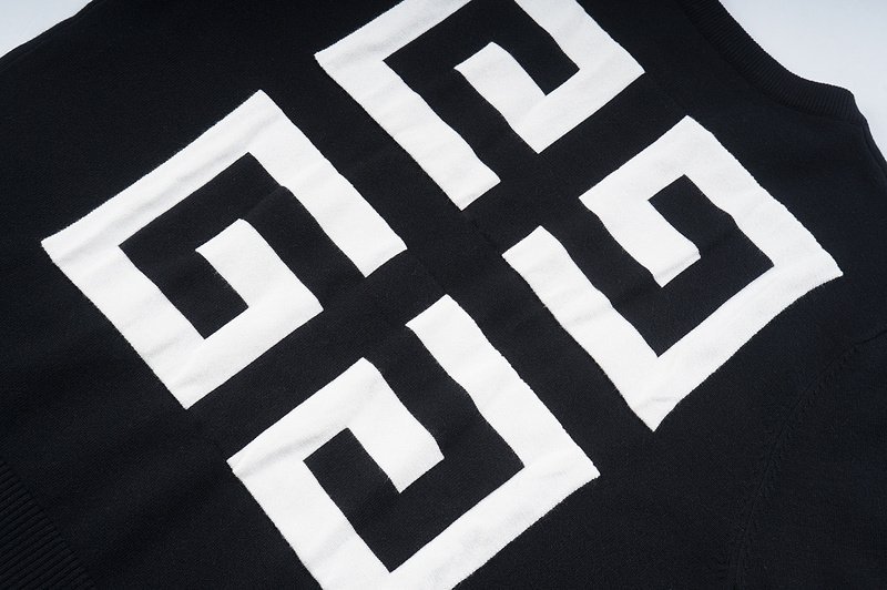 Свитшот Givenchy With A Large Text Logo "Black" фото № 6