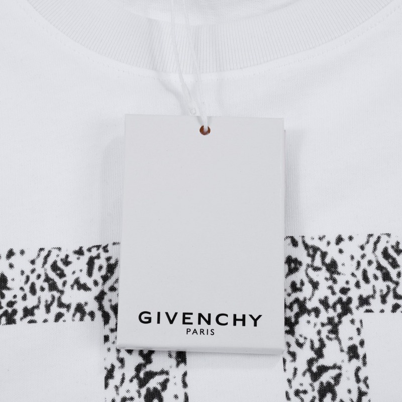 Футболка Givenchy With A Large Logo "White" фото № 3