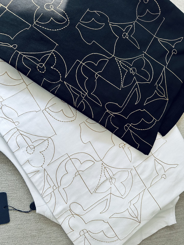 Футболка Louis Vuitton With An Embroidered Print "White" фото № 5