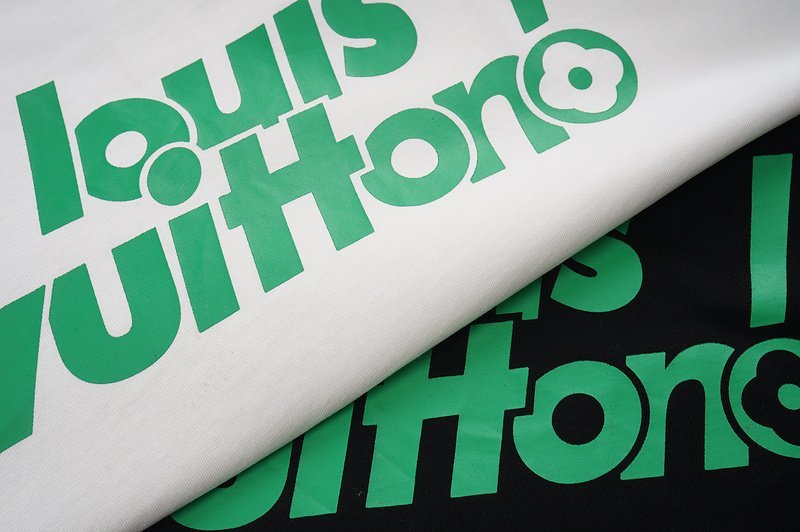 Футболка Louis Vuitton With A Green Zipper Pocket "Black" фото № 3