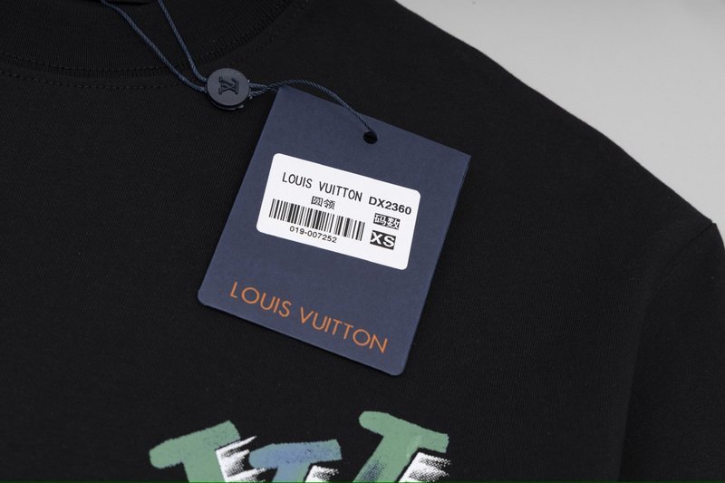 Футболка Louis Vuitton With Rabbit Print With Carrot On The Back "Black" фото № 3