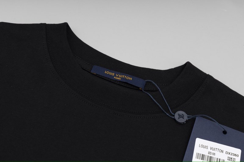 Футболка Louis Vuitton With Rabbit Print With Carrot On The Back "Black" фото № 9