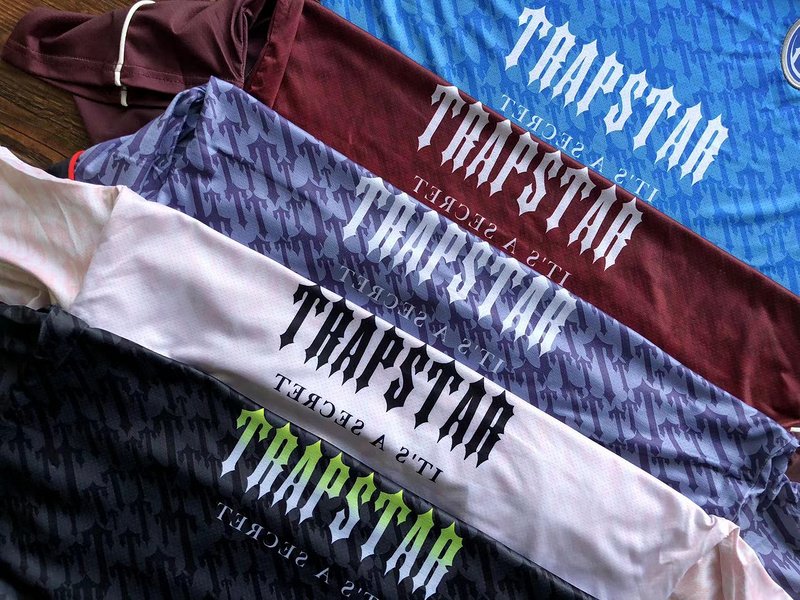 Футболка Trapstar Background From Repeating Small Logos "Red" фото № 7