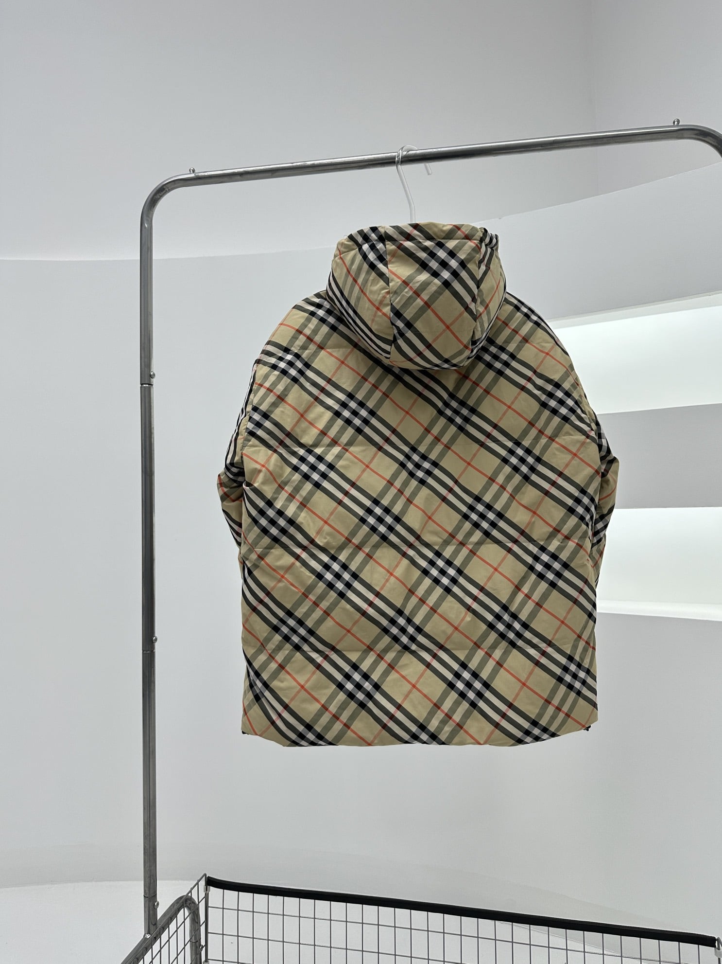 Двусторонний пуховик Burberry Dual Check "Burberry Beige" фото № 2