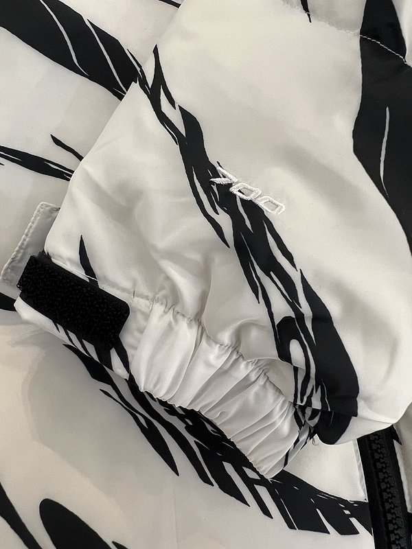 Пуховик The North Face 700 Zebra 2 Colors Essentials фото № 6