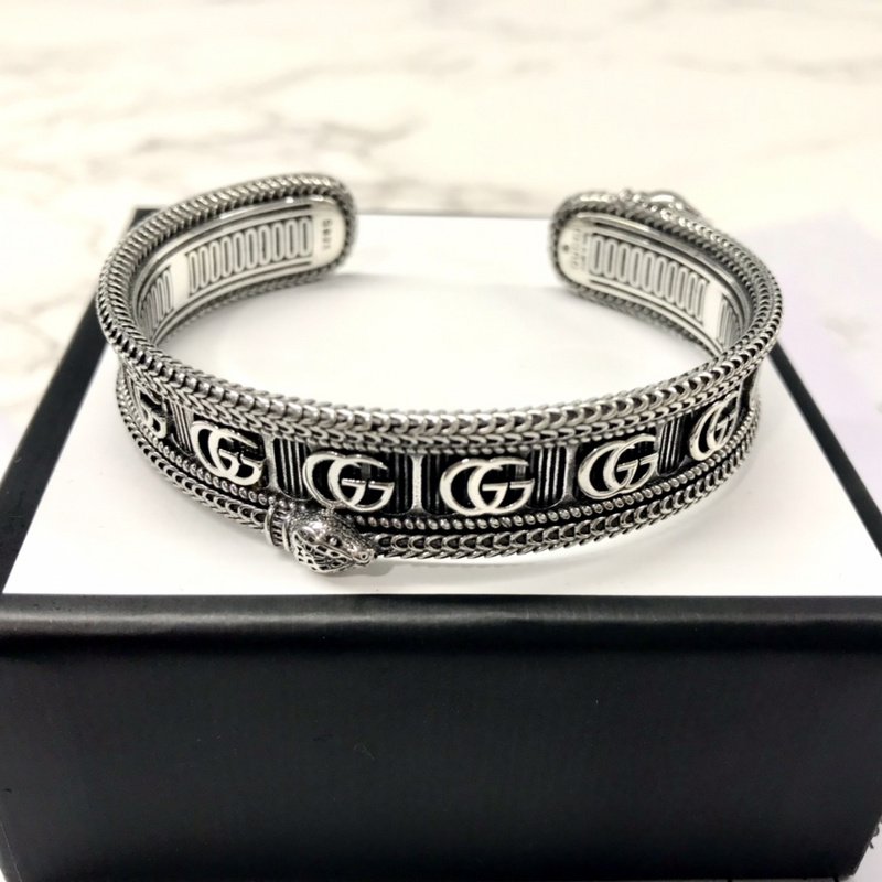 Браслет Gucci With Patterns And Repeating Logo Details - Ring "Silver" фото № 4