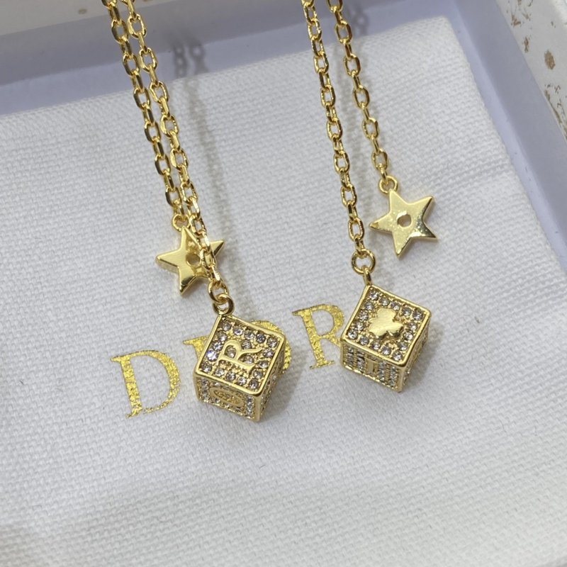 Серьги Dior Decoration With Symbols - Pearl And Cube "Gold" фото № 2