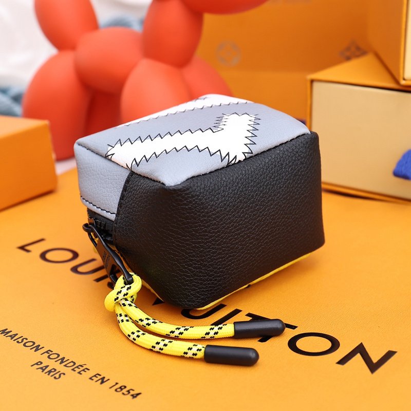Брелок Louis Vuitton Small Backpack "Light Gray" фото № 3