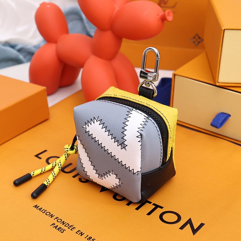 Брелок Louis Vuitton Small Backpack "Light Gray" фото № 5