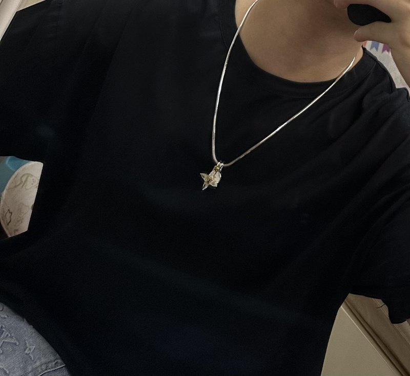 Подвеска Louis Vuitton Symbol Decoration - Flower "Silver" фото № 7