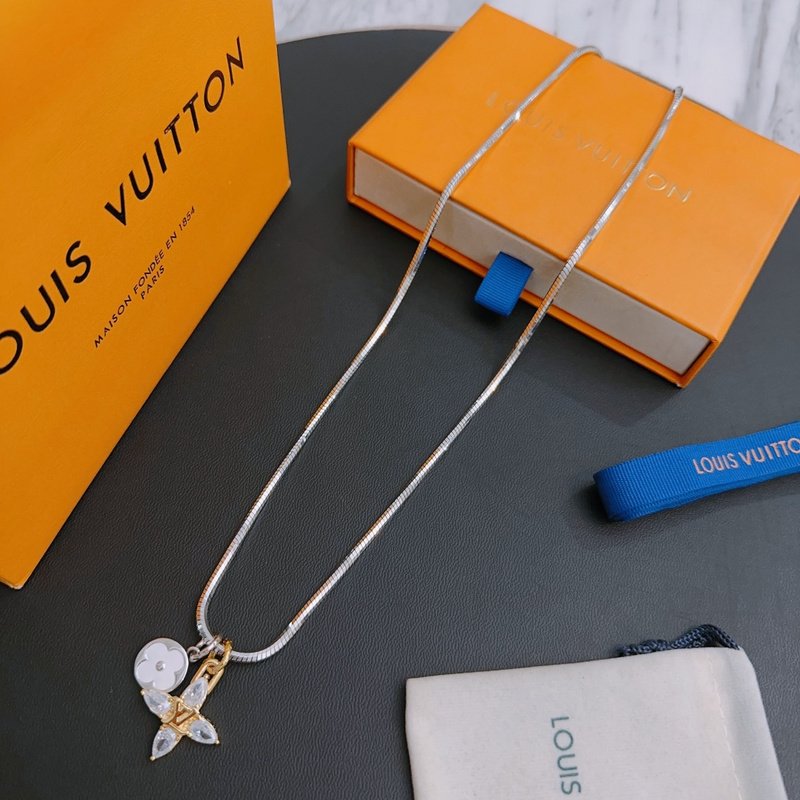 Подвеска Louis Vuitton Symbol Decoration - Flower "Silver" фото № 3