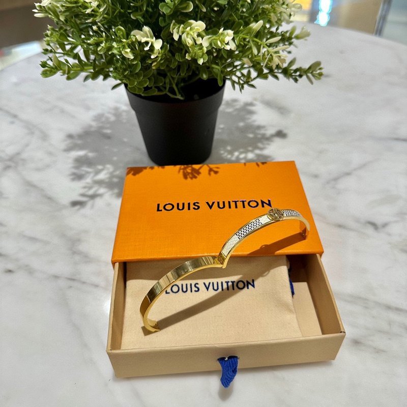 Браслет Louis Vuitton Solid With Logo Inside Circle "Gold" фото № 4