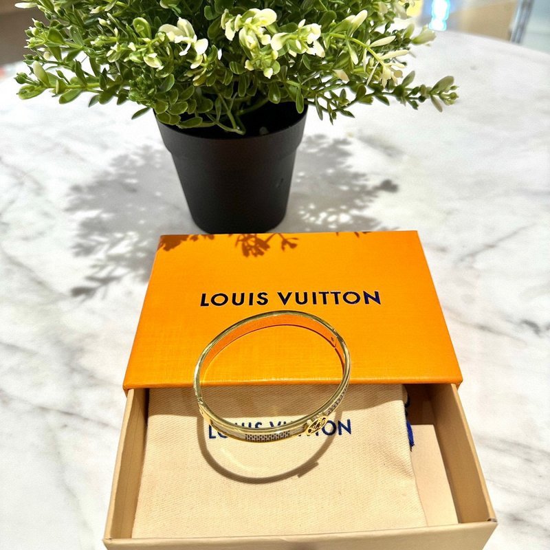 Браслет Louis Vuitton Solid With Logo Inside Circle "Gold" фото № 3