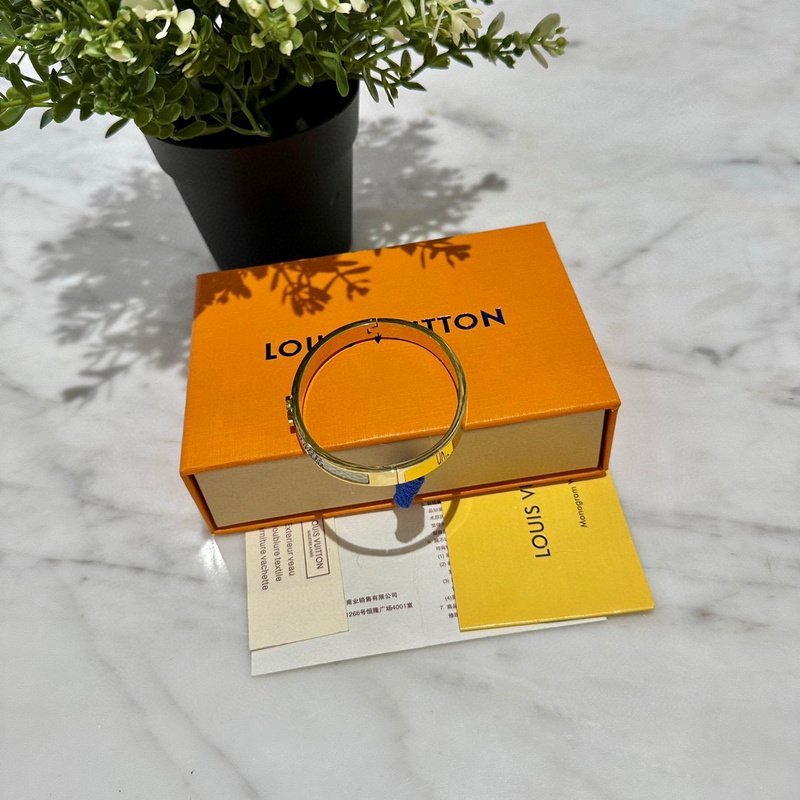 Браслет Louis Vuitton Solid With Logo Inside Circle "Gold" фото № 7