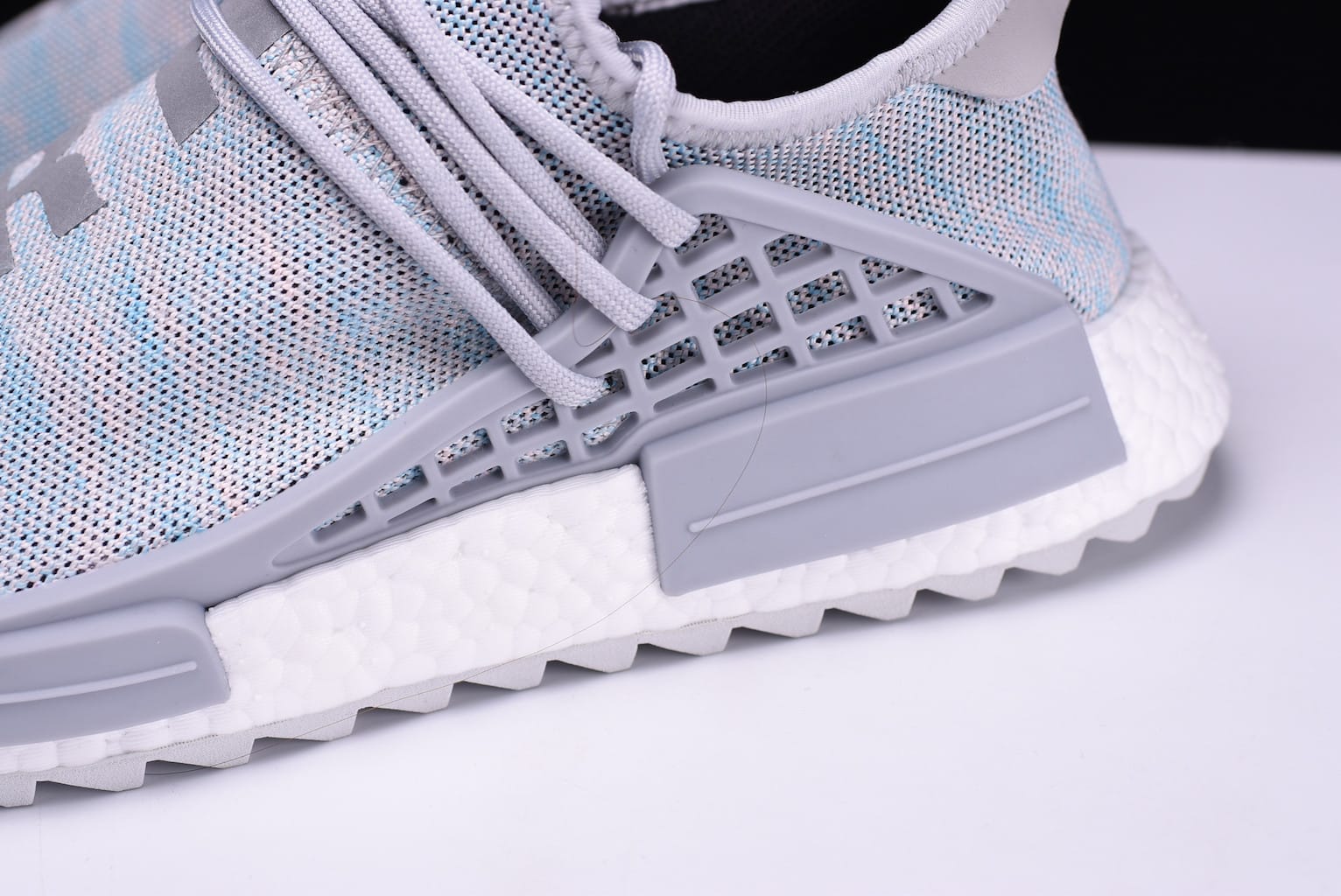 Pharrell Williams x Adidas NMD Hu "Trail Nerd" фото № 5