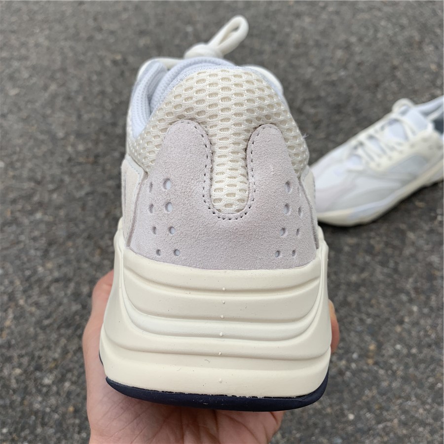 Adidas Yeezy Boost 700 "Analog" фото № 6