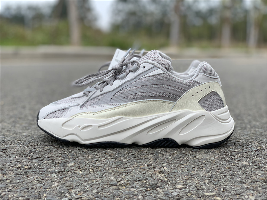 Adidas Yeezy Boost 700 V2 "Static" фото № 2