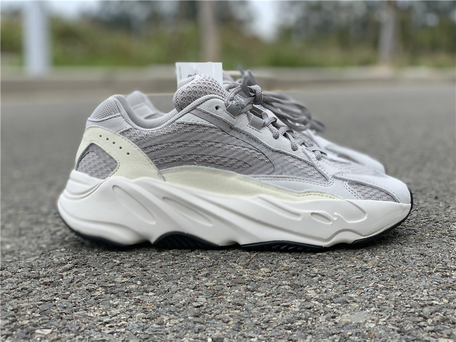 Adidas Yeezy Boost 700 V2 "Static" фото № 4