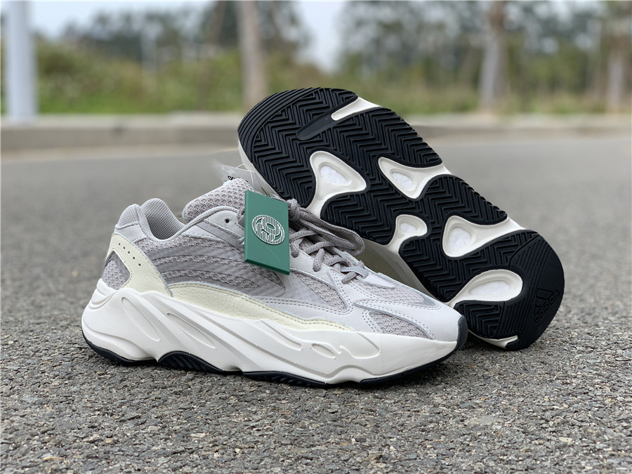 Adidas Yeezy Boost 700 V2 "Static" фото № 5