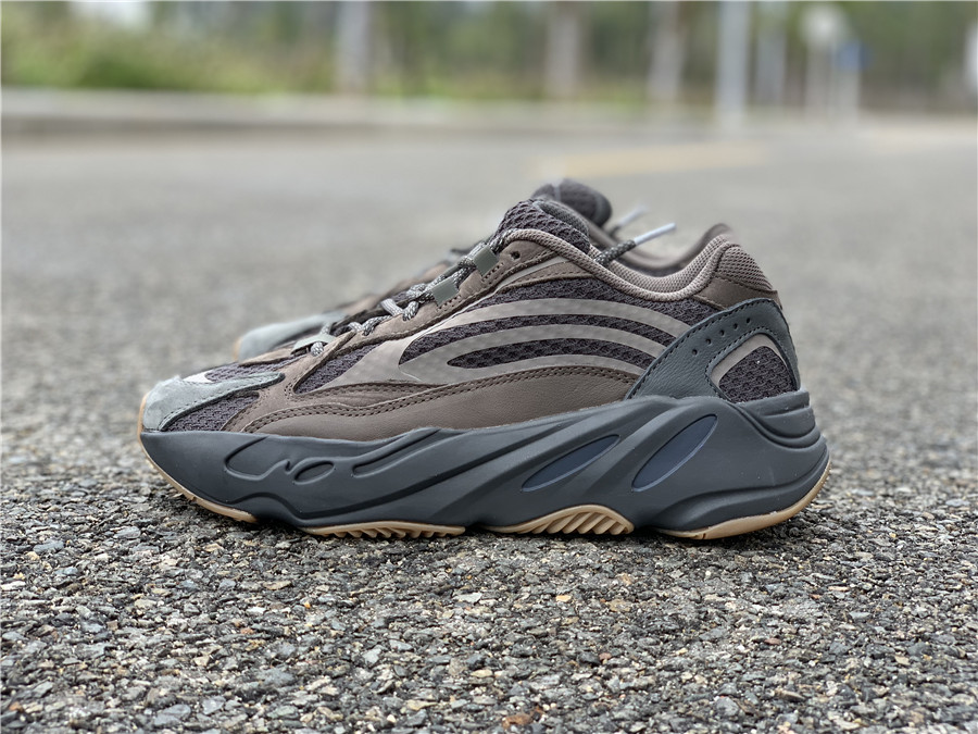 Adidas Yeezy Boost 700 V2 "Geode" фото № 2