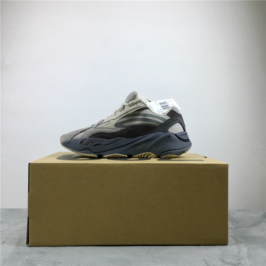 Adidas Yeezy Boost 700 V2 "Tephra" фото № 4