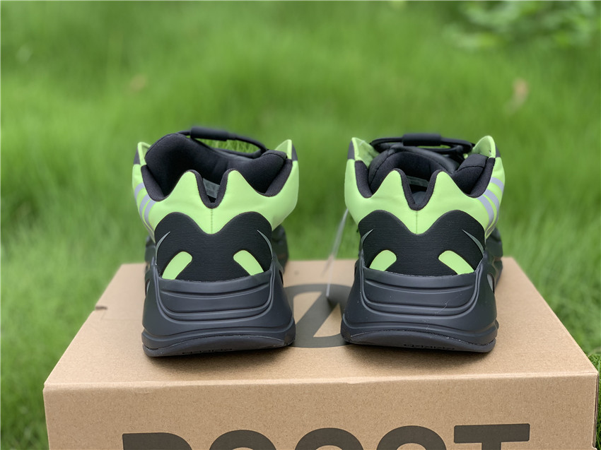 Adidas Yeezy Boost 700 MNVN "Phosphor" фото № 6