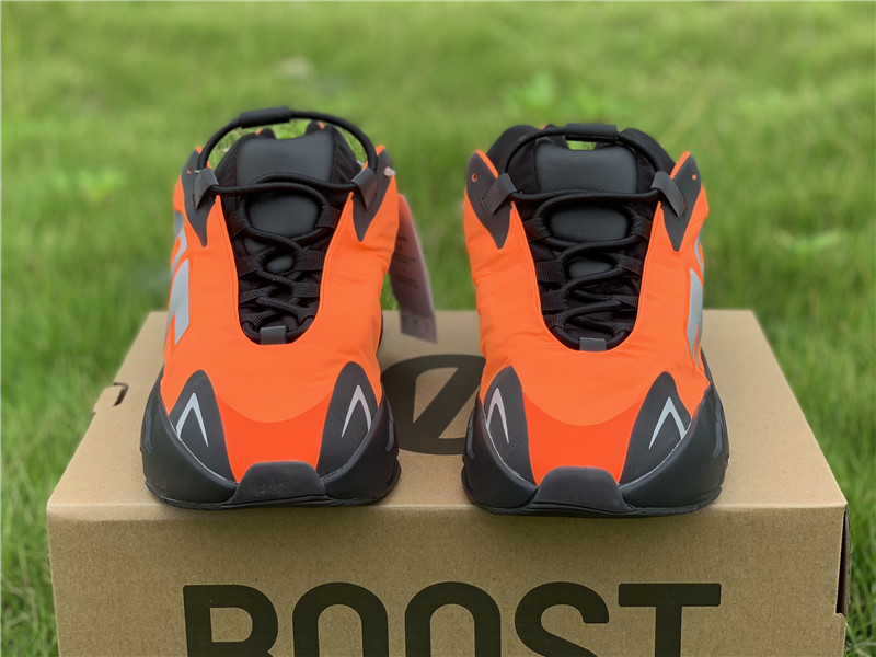 Adidas Yeezy Boost 700 MNVN "Orange" фото № 3